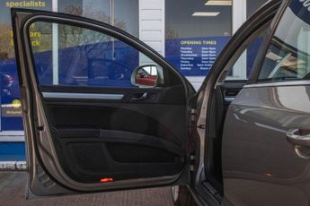 SKODA SUPERB 2.0 TDI Elegance Estate 5dr Diesel DSG 4WD Euro 5 (s/s) (170 ps)