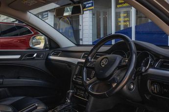 SKODA SUPERB 2.0 TDI Elegance Estate 5dr Diesel DSG 4WD Euro 5 (s/s) (170 ps)