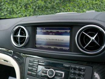 MERCEDES-BENZ SL 4.7 SL500 AMG Sport Convertible 2dr Petrol G-Tronic Euro 5 (s/s)