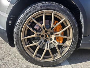 LAMBORGHINI HURACAN 5.2 V10 Sterrato Coupe 2dr Petrol LDF 4WD Euro 6 (s/s) (610 ps)
