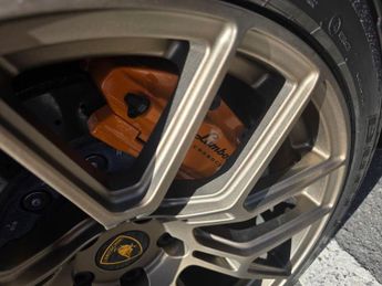 LAMBORGHINI HURACAN 5.2 V10 Sterrato Coupe 2dr Petrol LDF 4WD Euro 6 (s/s) (610 ps)
