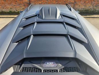 LAMBORGHINI HURACAN 5.2 V10 Sterrato Coupe 2dr Petrol LDF 4WD Euro 6 (s/s) (610 ps)