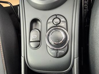 MINI COUNTRYMAN 1.5 Cooper Classic SUV 5dr Petrol Steptronic Euro 6 (s/s) (136 p