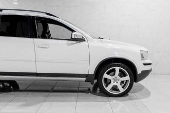 VOLVO XC90 2.4 D5 R-Design SE SUV 5dr Diesel Geartronic AWD (224 g/km, 182 