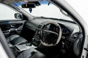 VOLVO XC90 2.4 D5 R-Design SE SUV 5dr Diesel Geartronic AWD (224 g/km, 182 