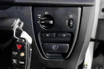 VOLVO XC90 2.4 D5 R-Design SE SUV 5dr Diesel Geartronic AWD (224 g/km, 182 