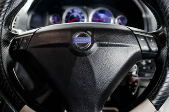 VOLVO XC90 2.4 D5 R-Design SE SUV 5dr Diesel Geartronic AWD (224 g/km, 182 