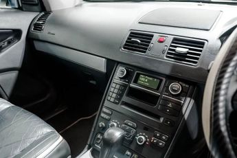 VOLVO XC90 2.4 D5 R-Design SE SUV 5dr Diesel Geartronic AWD (224 g/km, 182 