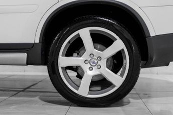 VOLVO XC90 2.4 D5 R-Design SE SUV 5dr Diesel Geartronic AWD (224 g/km, 182 