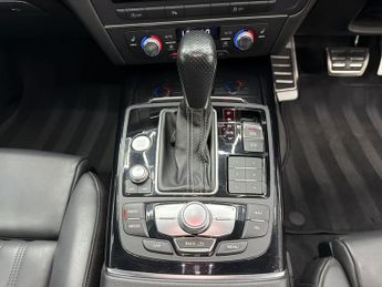 AUDI A6 AVANT 2.0 TDI ultra Black Edition Estate 5dr Diesel S Tronic Euro 6 (s