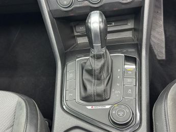 VOLKSWAGEN TIGUAN 2.0 TSI BlueMotion Tech R-Line SUV 5dr Petrol DSG 4Motion Euro 6