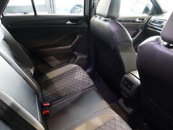 VOLKSWAGEN T-ROC 1.5 TSI R-Line SUV 5dr Petrol DSG Euro 6 (s/s) (150 ps)