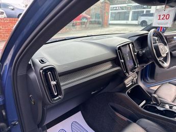 VOLVO XC40 1.5 T3 R-Design SUV 5dr Petrol Auto Euro 6 (s/s) (163 ps)