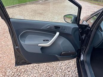 FORD FIESTA 1.4 Titanium Hatchback 5dr Petrol Automatic (154 g/km, 94 bhp)