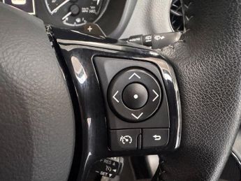 TOYOTA YARIS 1.5 VVT-i Icon Tech Hatchback 5dr Petrol CVT Euro 6 (111 ps)
