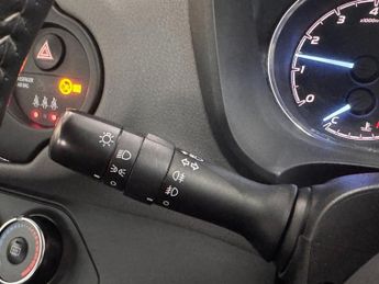 TOYOTA YARIS 1.5 VVT-i Icon Tech Hatchback 5dr Petrol CVT Euro 6 (111 ps)