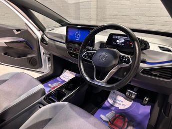 VOLKSWAGEN ID.3 Pro Performance 58kWh Family Hatchback 5dr Electric Auto (204 ps