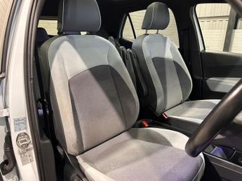 VOLKSWAGEN ID.3 Pro Performance 58kWh Family Hatchback 5dr Electric Auto (204 ps