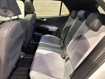 VOLKSWAGEN ID.3 Pro Performance 58kWh Family Hatchback 5dr Electric Auto (204 ps