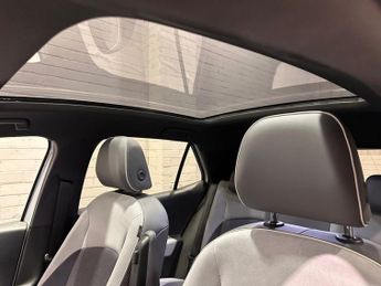 VOLKSWAGEN ID.3 Pro Performance 58kWh Family Hatchback 5dr Electric Auto (204 ps