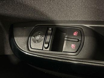 VAUXHALL CORSA 1.4i SE Nav Hatchback 3dr Petrol Auto Euro 6 (90 ps)