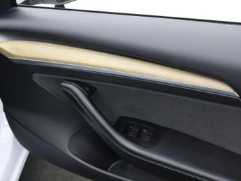 TESLA Model 3 (Dual Motor) Long Range Saloon 4dr Electric Auto 4WDE (346 ps)