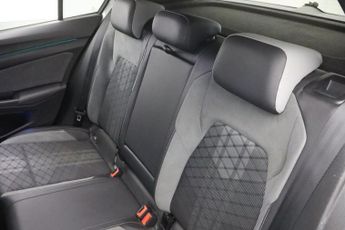 VOLKSWAGEN GOLF 1.5 eTSI MHEV R-Line Hatchback 5dr Petrol Hybrid DSG Euro 6 (s/s