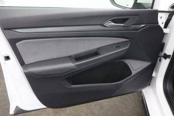 VOLKSWAGEN GOLF 1.5 eTSI MHEV R-Line Hatchback 5dr Petrol Hybrid DSG Euro 6 (s/s