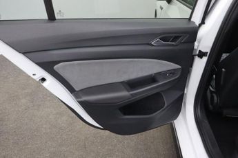 VOLKSWAGEN GOLF 1.5 eTSI MHEV R-Line Hatchback 5dr Petrol Hybrid DSG Euro 6 (s/s