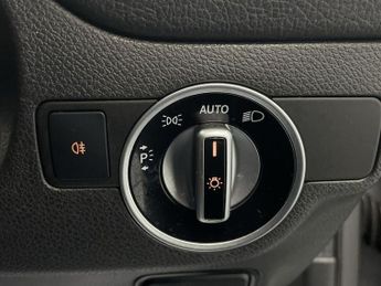 MERCEDES-BENZ A-CLASS 2.1 A200d WhiteArt Hatchback 5dr Diesel 7G-DCT Euro 6 (s/s) (136