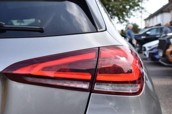 MERCEDES-BENZ A CLASS 1.5 A180d AMG Line (Premium Plus 2) Hatchback 5dr Diesel 7G-DCT 