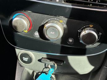 RENAULT CLIO 1.2 16V Dynamique Nav Hatchback 5dr Petrol Manual Euro 6 (75 ps)