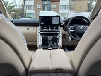 TOYOTA LAND CRUISER ZX 4X4 3.5L PETROL AUTO