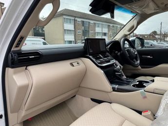 TOYOTA LAND CRUISER ZX 4X4 3.5L PETROL AUTO
