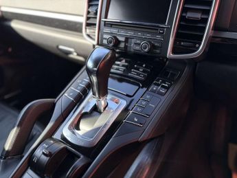 PORSCHE CAYENNE 3.0 TD V6 SUV 5dr Diesel Tiptronic 4WD Euro 5 (s/s) (240 ps)