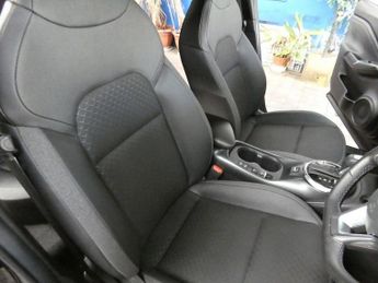 NISSAN JUKE 1.6 N-Connecta SUV 5dr Petrol Hybrid Auto Euro 6 (143 ps)