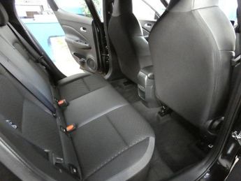 NISSAN JUKE 1.6 N-Connecta SUV 5dr Petrol Hybrid Auto Euro 6 (143 ps)