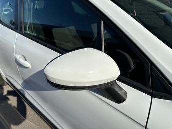 RENAULT CLIO 1.0 TCe Iconic Hatchback 5dr Petrol Manual Euro 6 (s/s) (90 ps)