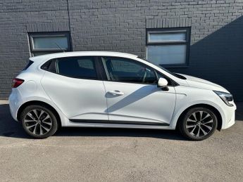 RENAULT CLIO 1.0 TCe Iconic Hatchback 5dr Petrol Manual Euro 6 (s/s) (90 ps)