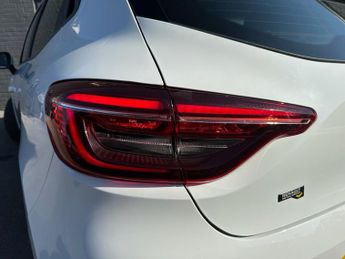 RENAULT CLIO 1.0 TCe Iconic Hatchback 5dr Petrol Manual Euro 6 (s/s) (90 ps)