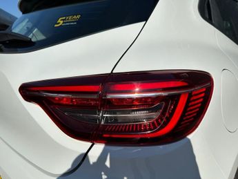 RENAULT CLIO 1.0 TCe Iconic Hatchback 5dr Petrol Manual Euro 6 (s/s) (90 ps)