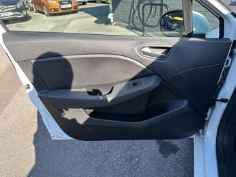 RENAULT CLIO 1.0 TCe Iconic Hatchback 5dr Petrol Manual Euro 6 (s/s) (90 ps)