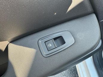 RENAULT CLIO 1.0 TCe Iconic Hatchback 5dr Petrol Manual Euro 6 (s/s) (90 ps)