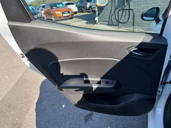 RENAULT CLIO 1.0 TCe Iconic Hatchback 5dr Petrol Manual Euro 6 (s/s) (90 ps)