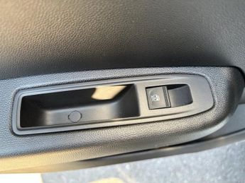 RENAULT CLIO 1.0 TCe Iconic Hatchback 5dr Petrol Manual Euro 6 (s/s) (90 ps)