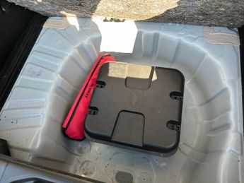 RENAULT CLIO 1.0 TCe Iconic Hatchback 5dr Petrol Manual Euro 6 (s/s) (90 ps)