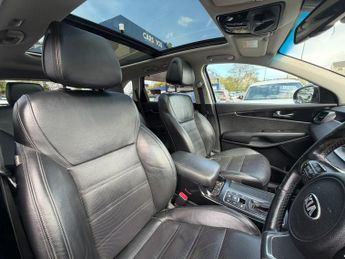 KIA SORENTO 2.2 CRDi KX-4 SUV 5dr Diesel Auto AWD Euro 6 (197 bhp)