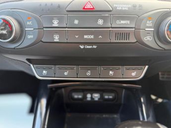 KIA SORENTO 2.2 CRDi KX-4 SUV 5dr Diesel Auto AWD Euro 6 (197 bhp)