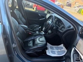 VOLVO V40 1.6 D2 SE Lux Nav Hatchback 5dr Diesel Manual Euro 5 (s/s) (115 