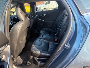 VOLVO V40 1.6 D2 SE Lux Nav Hatchback 5dr Diesel Manual Euro 5 (s/s) (115 